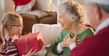 Подарок для 89-летней бабушки заставил людей волноваться: что не так (фото)