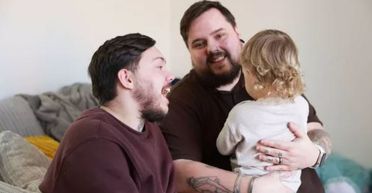 Чоловік після природного зачаття народив дитину: що він розповідає про цей досвід