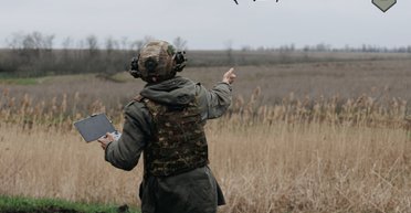 "Больше не хочет воевать": украинский дрон захватил в плен бойца ВС РФ (видео)