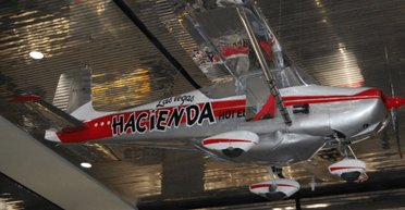 Екіпаж ледь не звихнувся: найтриваліший безпосадковий політ на літаку тривав 64 дні (фото)