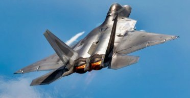 Король неба с фатальной проблемой: почему F-22 Raptor не стал непобедимым (фото)