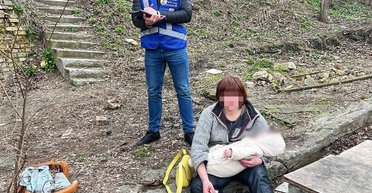 Жила с младенцем на улице: суд Киева решает судьбу сына женщины-бездомной (фото)