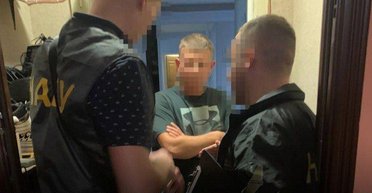 Як у Пшонки: НАБУ знайшло у підозрюваного судді портрет в образі Цезаря (фото)