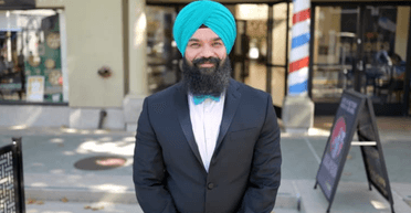 "Пришлось все продать": таксист стал миллионером с нуля и рассказал, как ему это удалось