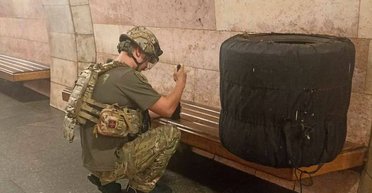 Хтось забув: у поліції показали предмет, через який закривали станцію метро "Либідська" (фото)