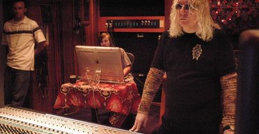 Работал с группами Queen и Guns N' Roses: умер знаменитый продюсер Рой Томас Бейкер (фото)