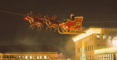 Авиасалон в Дубае, протесты в Грузии и ранний Санта. Главные фото недели