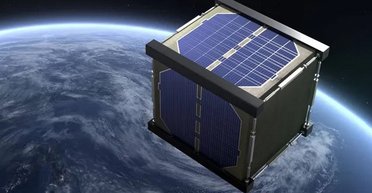 У Землі з'явився перший в історії дерев'яний супутник: астронавти запустили його з МКС (фото)