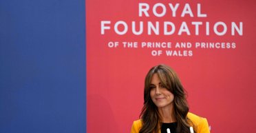 Кейт Міддлтон з'явилася на публіці в ансамблі з дуже яскравим акцентом (фото)