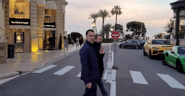 Прогулювався біля казино: Арестовича помітили в Монако, — ЗМІ (відео)