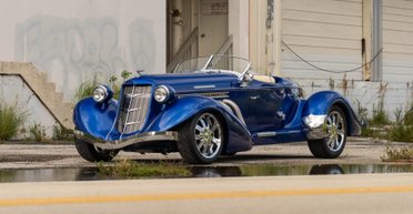 На аукционе продали яркий винтажный спорткар знаменитого рокера (фото)