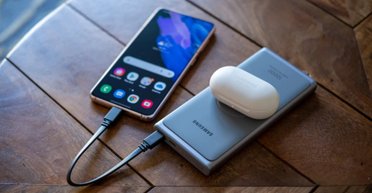 Быстро зарядить гаджеты, когда нет света: эксперты посоветовали лучшие повербанки в 2026 году