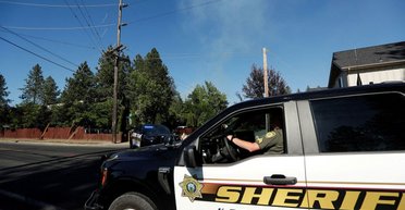 Сначала устроил лесной пожар: в США неизвестный снайпер устроил охоту на спасателей (видео)