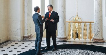 Увидеть Париж и не умереть. Чем отличались встречи кандидатов в президенты с Макроном и кто извлек большую выгоду