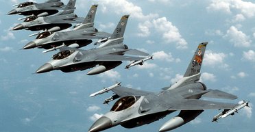 Кассетные снаряды не заменят F-16. Почему Украине для победы нужно и то, и другое