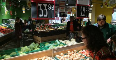 Злой лук. 7 причин, почему отечественные овощи стоят дороже импортных фруктов