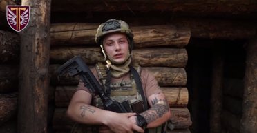 "Запускают 15-20 человек каждые 15 минут": 19-летний десантник ВСУ о тяжелом штурме РФ (видео)