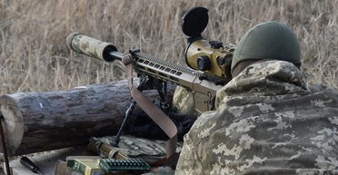 Трьох підряд: снайпер ГУР влучними пострілами ліквідував групу окупантів (відео)