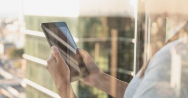 Зарядит гаджеты от Wi-Fi и солнца: ученые создали необычное прозрачное устройство