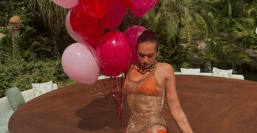 Дуа Ліпа в топі українського бренду відзначила 29-річчя (фото)