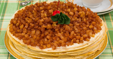 Млинцевий торт із заварним кремом і яблуками: вишуканий десерт із доступних продуктів