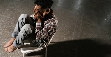 Едва читают и считают: аналитик объяснил, достигло ли человечество пика интеллекта (инфографика)