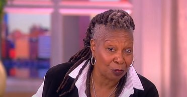 69-річна Вупі Ґолдберґ поскаржилася, що не може піти на пенсію: у чому причина