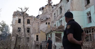 Во Львове завершились спасательные работы на месте российских ударов: погибло 7 человек (фото)