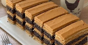 "Мідний вершник": як приготувати дуже смачний пляцок із двох видів тіста