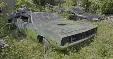 Покинутий раритет: у сараї знайшли рідкісний американський спорткар 70-х (відео)