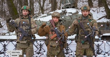 Сожженной техники станет больше: бойцы "Азова" получили 500 новых дронов-камикадзе (фото)