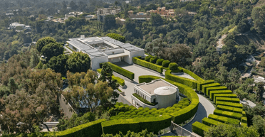 Спадкоємець мільярдера побудував найбільший особняк у США: чому він різко подешевшав