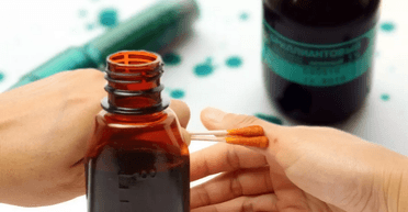 Як швидко відмити йод і зеленку з рук і нігтів: 5 ефективних засобів