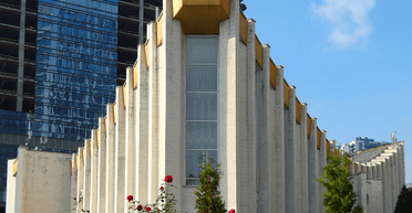 Атака на Київ 24 квітня: в столиці постраждав Центральний палац одружень (відео)