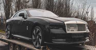 В Ровно заметили роскошный электрокар Rolls-Royce стоимостью более $500 000 (фото)
