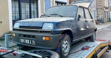 Бюджетная капсула времени: обнаружен миниатюрный Renault 80-х с пробегом 12 км (фото)