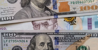 Курс долара стабілізується: в НБУ пояснили, чому гривня зміцнюється щодо долара