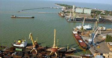 Возле порта Ейск в Азовском море дрон потопил российский корабль, — Андрющенко (фото)