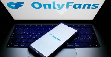 За 3 года украинские модели Onlyfans заработали $120 млн, но не уплатили налоги, — нардеп