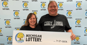 Почала кричати від радості: жінка зірвала джекпот на день народження чоловіка