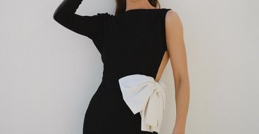 Розі Гантінгтон-Вайтлі вирушила на прогулянку з маленькою донькою (фото)