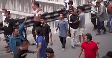 В Непале разразилась "революция зумеров": молодежь заставила правительство уйти в отставку после запрета соцсетей (видео)