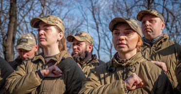 В ВСУ хотят "обязательно" мобилизовать женщин: что это даст