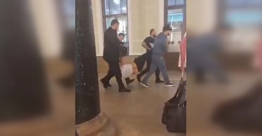 "Помогите! Это не полиция": в Москве "кадыровцы" похитили блогера (видео)