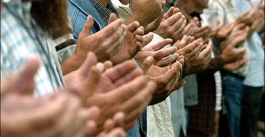 Крым. Март. Дуа. Отпевать отца начали в Украине, а закончили фактически в России