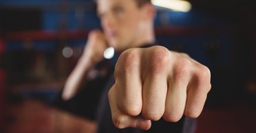 Чоловік дав почитати книжку односельцю, після чого його оштрафували: деталі