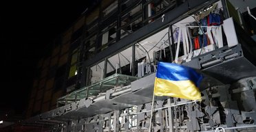 По меньшей мере 14 пострадавших: появились кадры удара по супермаркету в Харькове (видео)