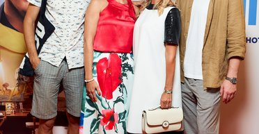 Марина Аристова и Макс Леонов появились на премьере фильма "Забери меня на Луну" (фоторепортаж)