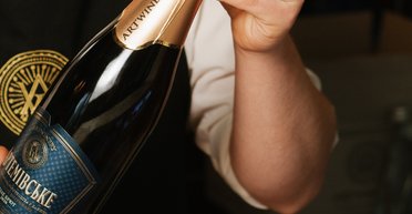 Без соли и шампанского. Какая продукция предприятий Бахмута и Северодонецка исчезает с полок