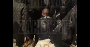 Во Львове мужчина целовал полубессознательного 16-летнего парня прямо на улице, — соцсети